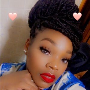 Meet your Posher, Ebony